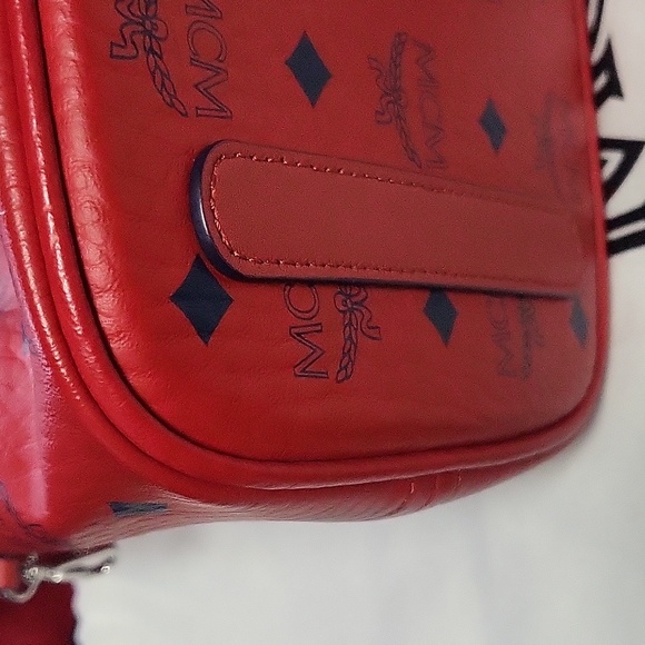 AUTHENTIC MCM Liz medium Red reversible shopper tote,with detachable zip pouch - Picture 4 of 16